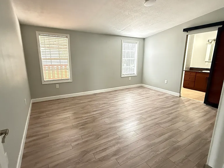 10406 Brussels Dr — Photo 18