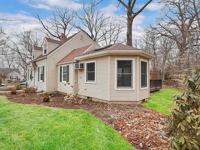 142 Elmwood Ave — Photo 3