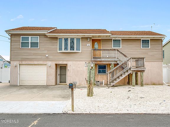 3rd image of 112 E Potomac Drive