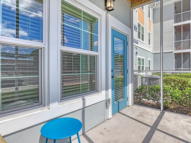 Palm Breeze Apartments — Photo 19