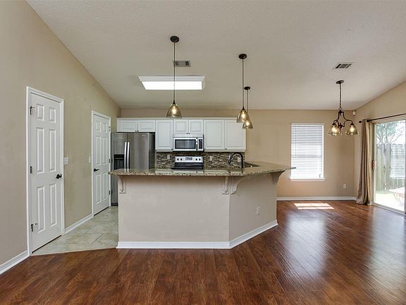 3rd image of 2096 Sequoia Cir