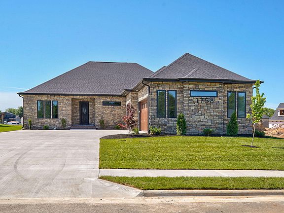 3rd image of 1758 E Peartree Drive