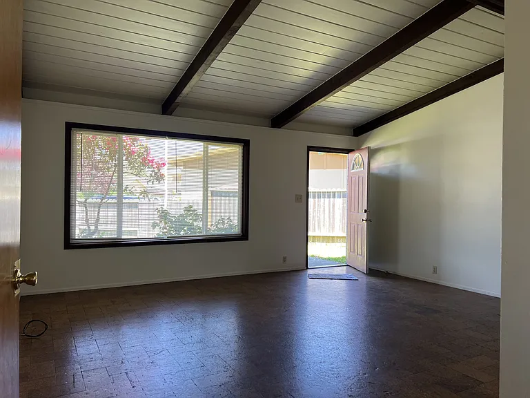 1268 Fernwood Dr — Photo 2