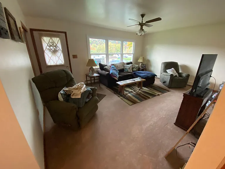 Heinemann Ave — Photo 14
