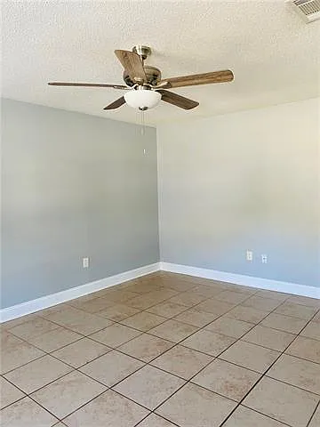 4 bed, 1.5 bath, 1102 sqft, $1,425 — Photo 4