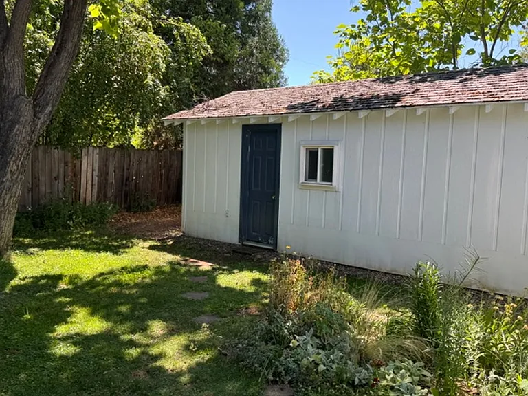 809 King St — Photo 12