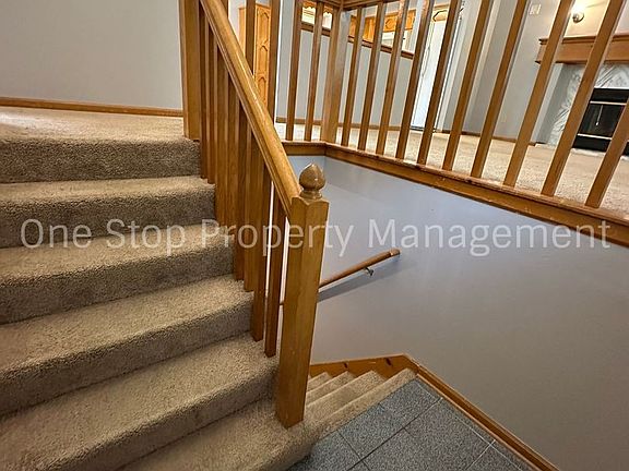 3rd image of 2433 NE Bridgeport Dr