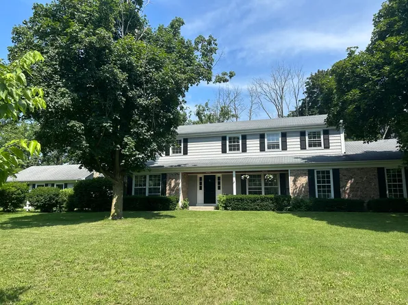 206 Warwick Rd, Lake Forest, IL 60045