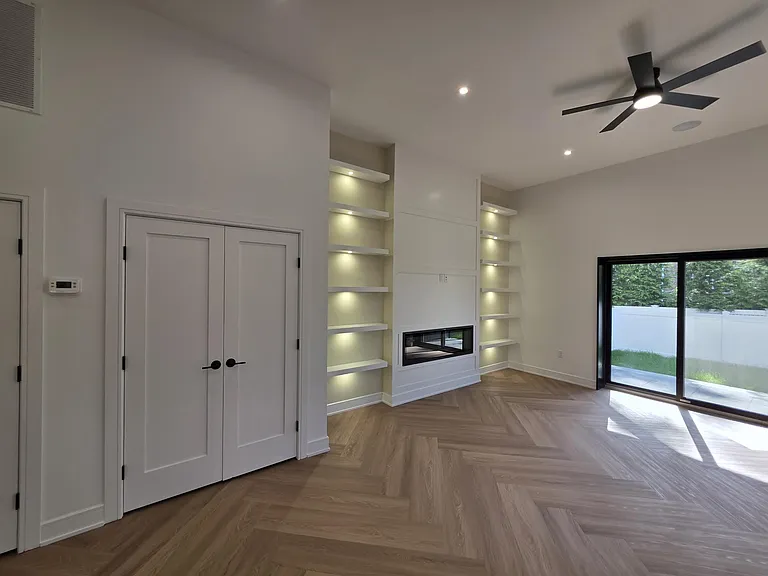1047B Anderson Ave — Photo 30