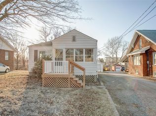 2806 Grovelin St, Godfrey, IL 62035