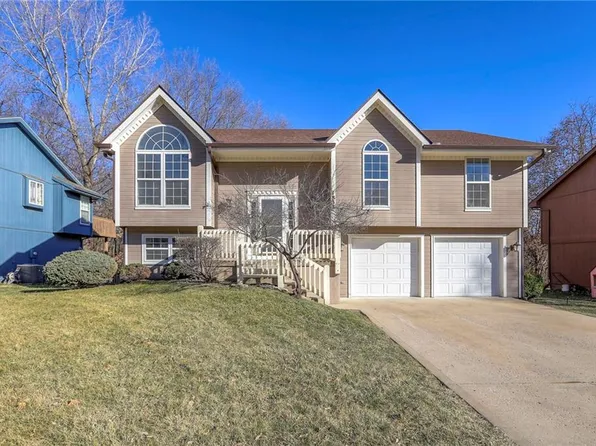 1833 Mourning Dove Dr, Liberty, MO 64068