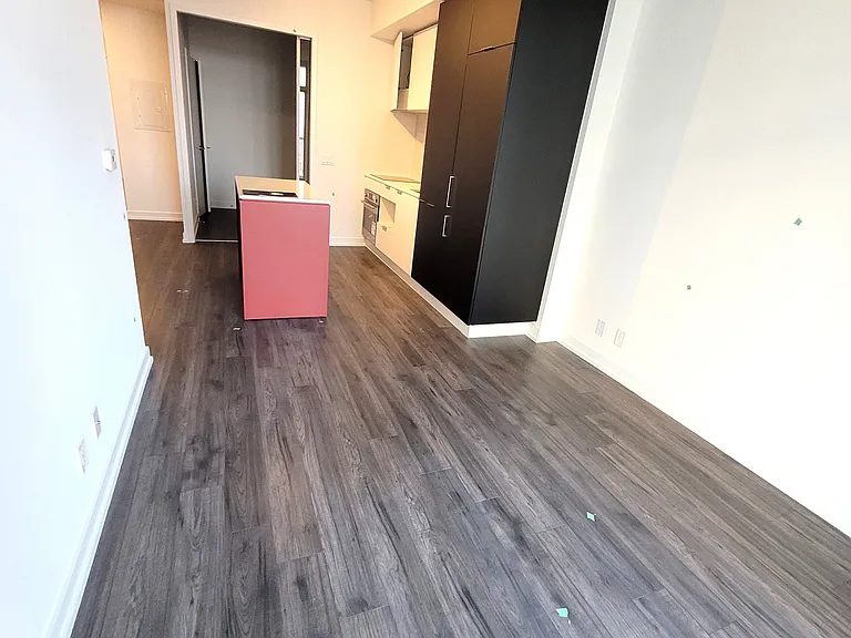 33 Helendale Ave #1701 — Photo 5