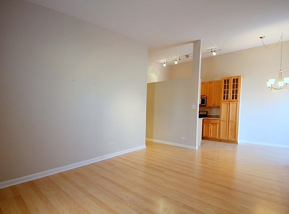 4th image of 475 Harrison Ct #475