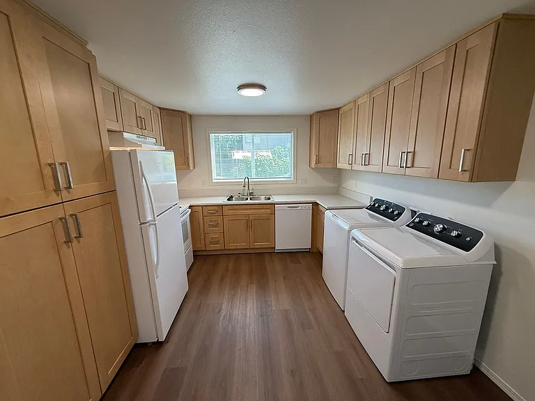1505 NW Highland Dr — Photo 7