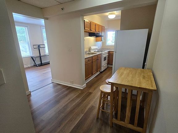 4th image of 523 E Buffalo St APT 4R