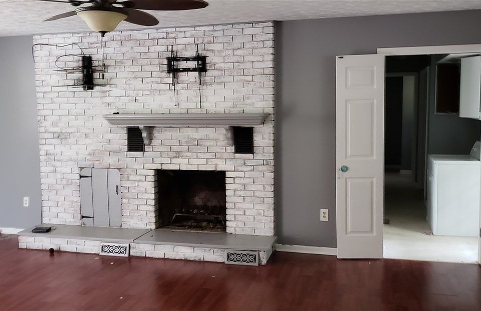 2nd image of 5479 Shawnee Cir