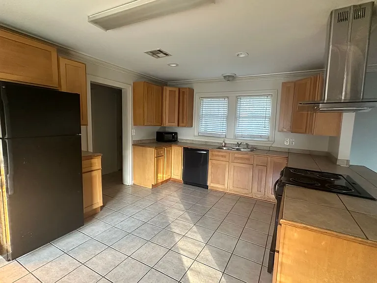 902 Oaklawn Ave — Photo 6