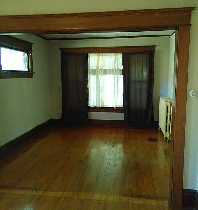 4th image of 241 Baker St E