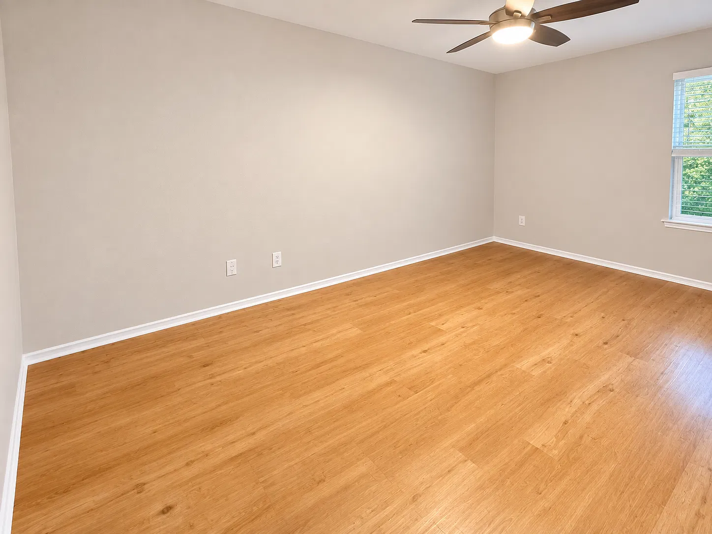 4 bed, 2913 sqft, $550 — Photo 2