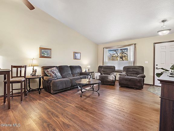5th image of 2710 E Thrush Dr