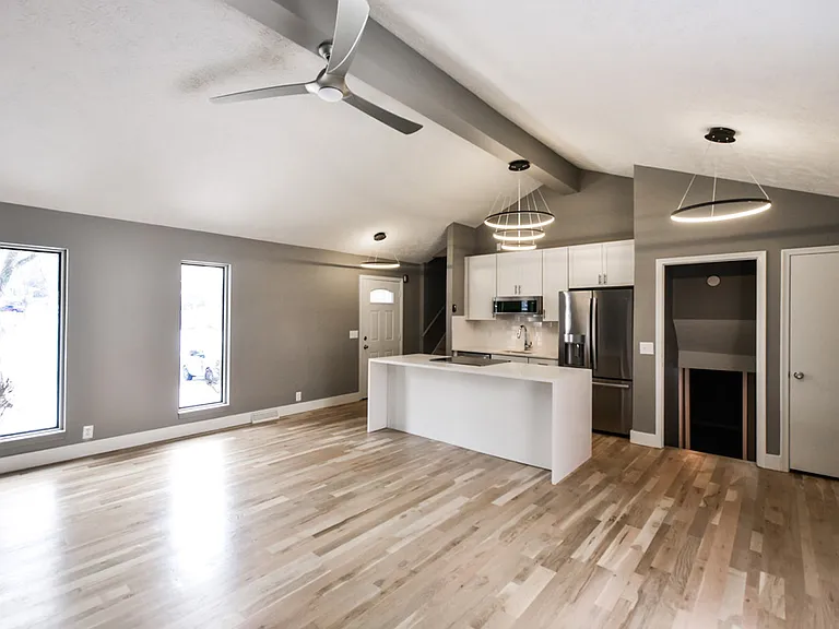 6804 S 140th Ave — Photo 1