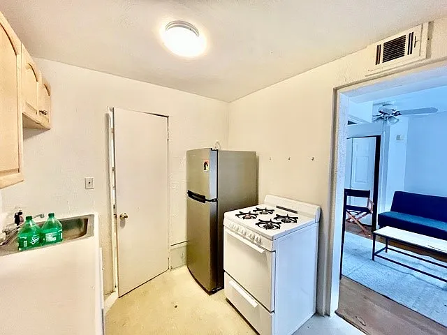 20 Stillman St #1R