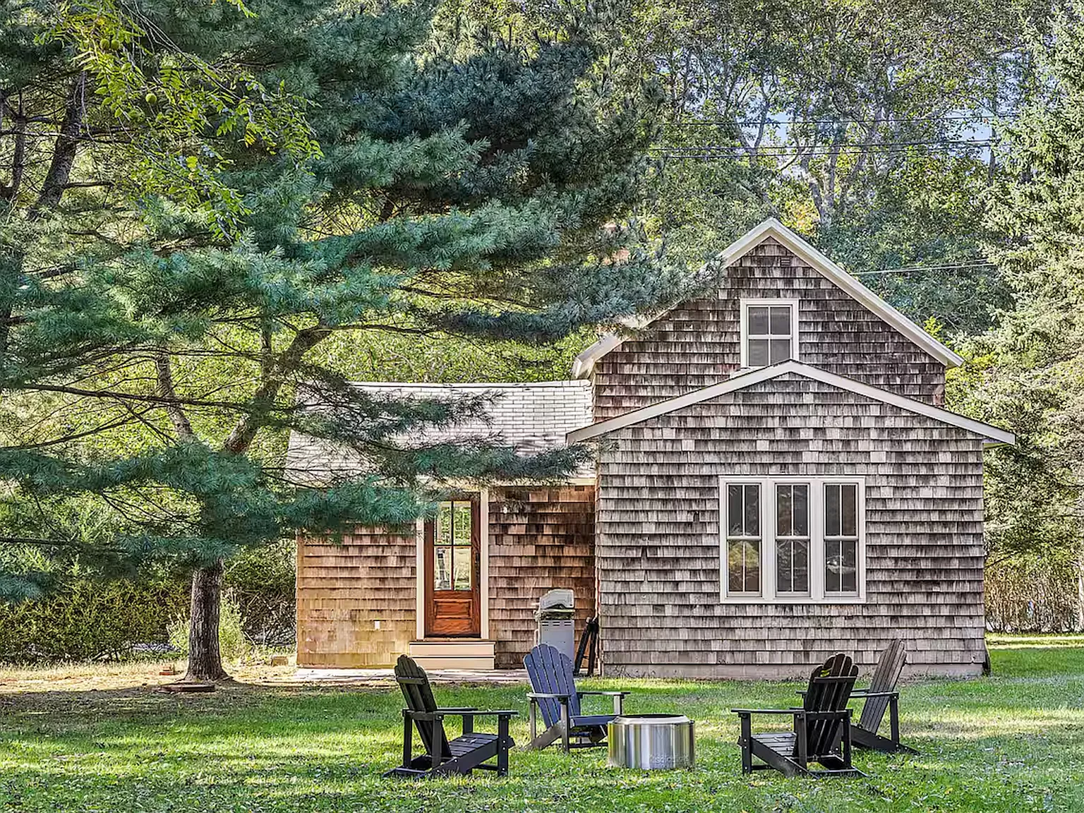 Pristine & Charming in Springs Available July & August — Photo 1