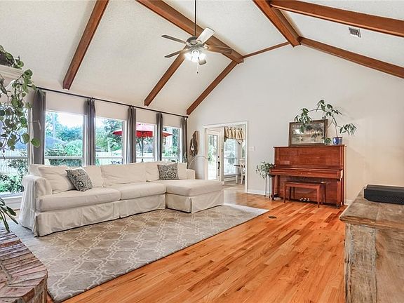 5th image of 107 Madewood Dr