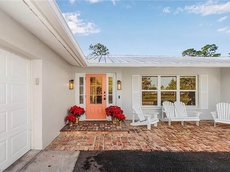2950 Coach House Ln — Photo 4