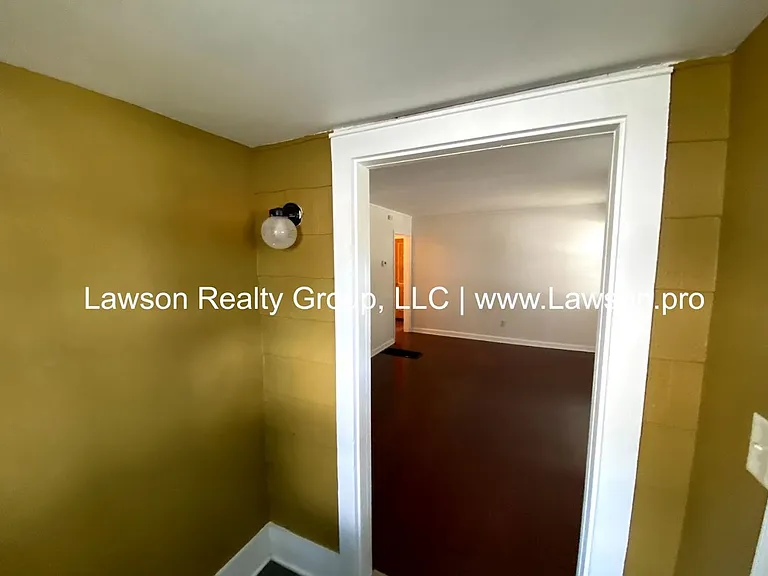 2420 Winthrop Ave SW — Photo 4
