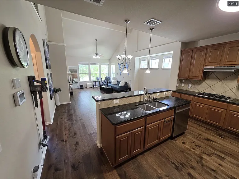 7901 Southwest Pkwy #15 — Photo 4