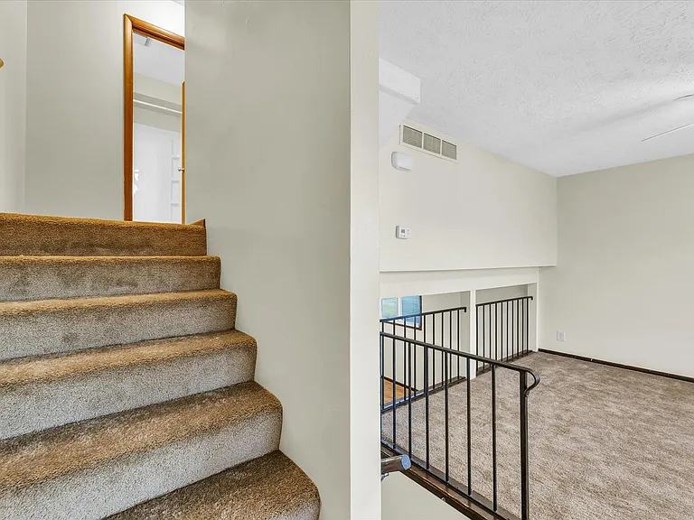 105 N Orr Dr — Photo 52