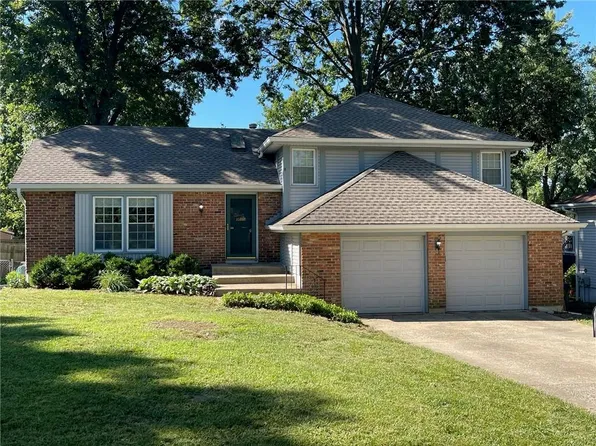 10407 W 49th Pl, Shawnee, KS 66203