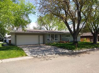 1004 Cottonwood Ln, Miles City, MT 59301