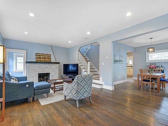 3rd image of 20 Lincoln Ave