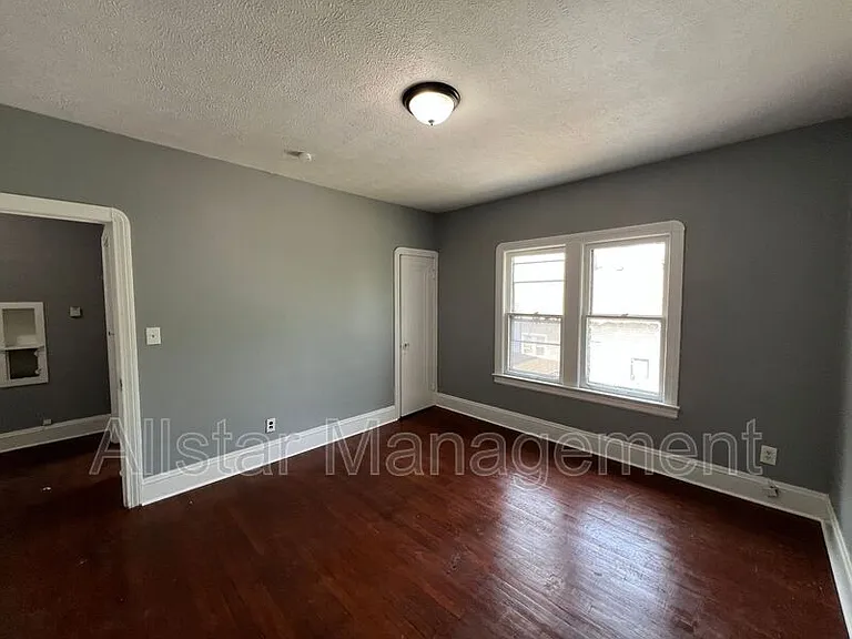 3255 E 139th St #UP — Photo 11