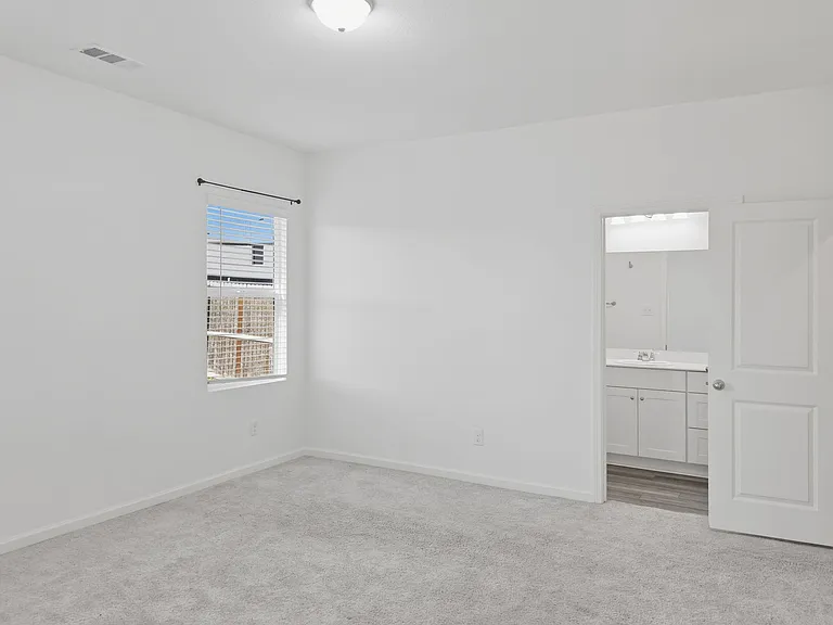 410 Forest St — Photo 10