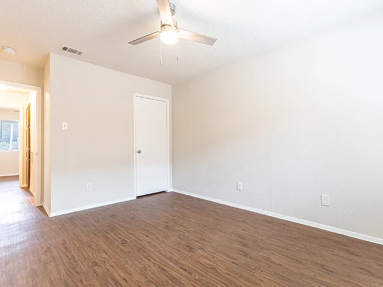 323 W William Cannon Dr #B — Photo 21