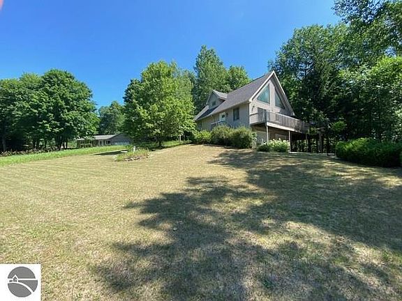 3rd image of 4423 Hampshire Dr