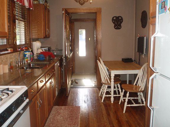 Totally renovated kitchen w.granite countertop