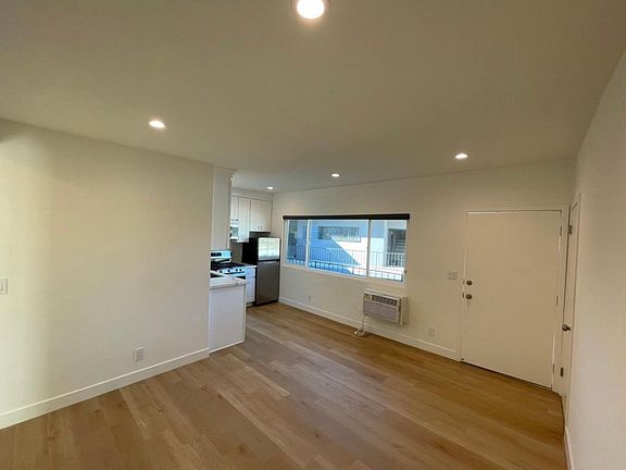 3rd image of 770 N Hill Pl #12