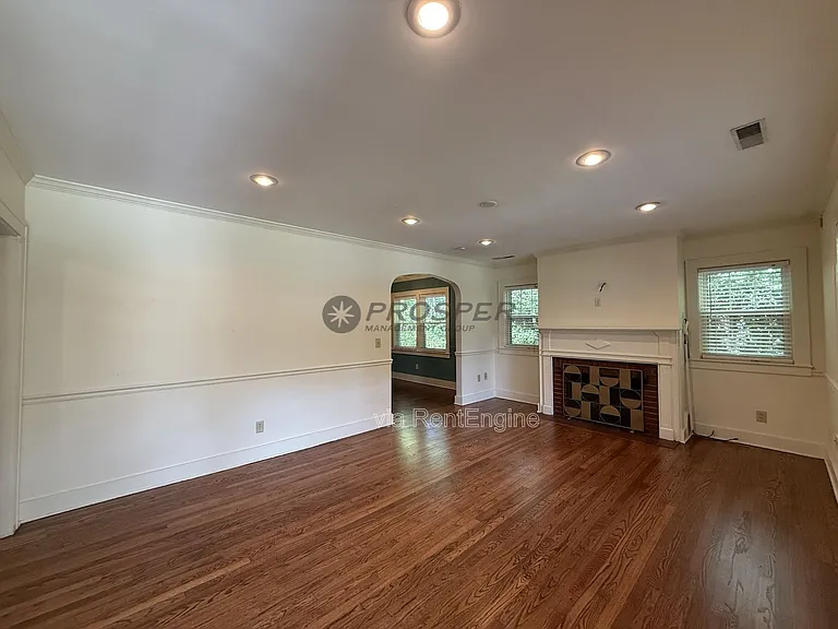 575 Elizabeth Ln W — Photo 8