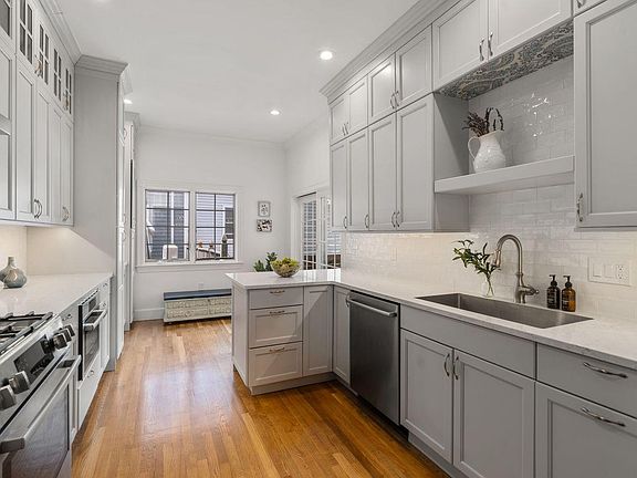 3rd image of 6 Franklin St #1