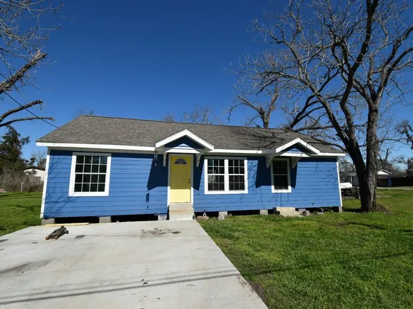 504 Cedar St, Sweeny, TX 77480