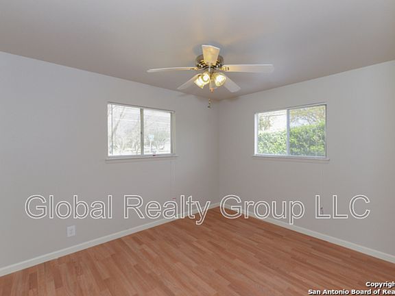 5th image of 202 Ivy Ln