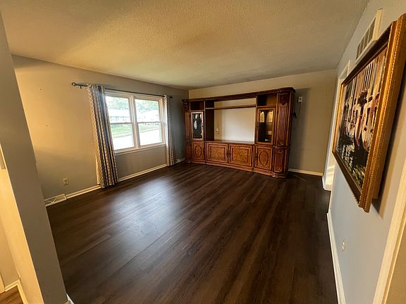 5th image of 16501 E Cogan Rd