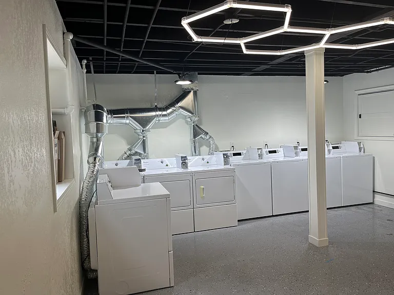 Totally Renovated Studios 2 Blocks To UNM — Photo 23