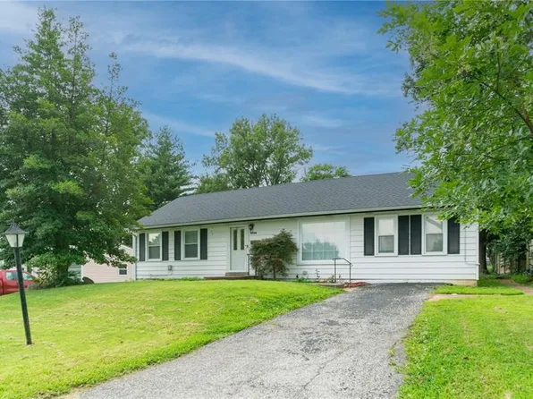6936 Greenholly Dr, Saint Louis, MO 63123