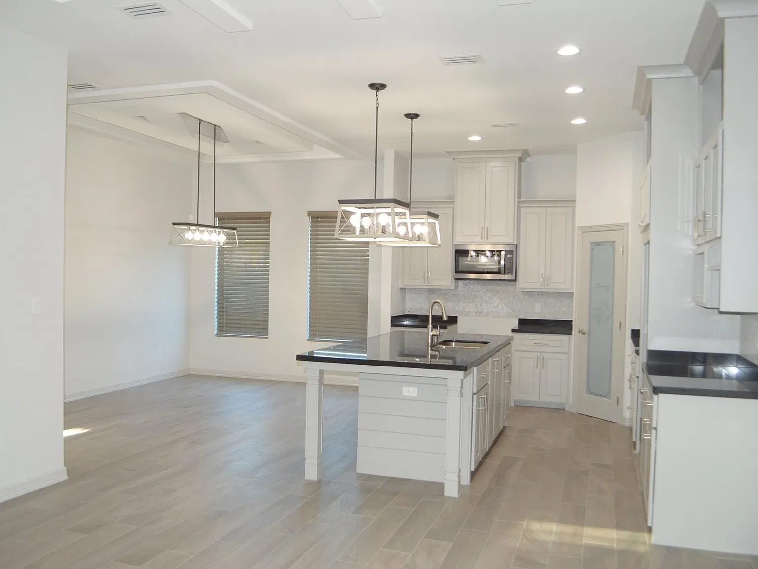 3 bed, 1724 sqft, $2,200 — Photo 4