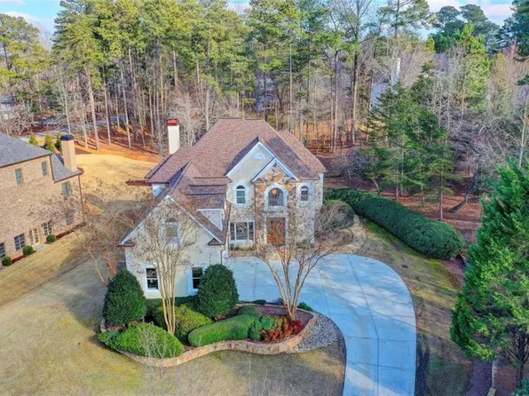 6709 Wooded Cove Ct, Flowery Branch, GA 30542